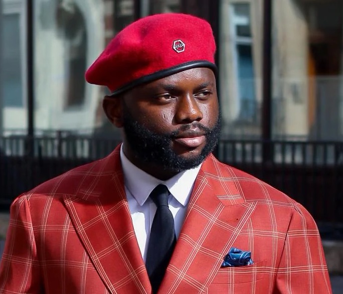 Client wearing a red beret, DTC Fullcircle Studios review